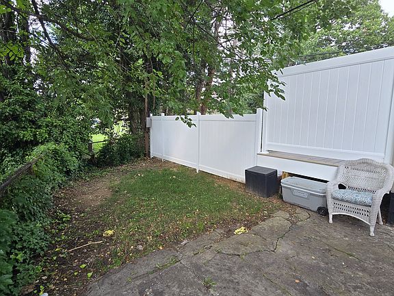 5th image of 484 Shurs Ln