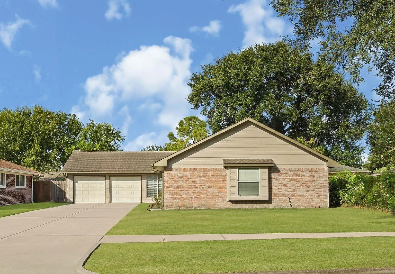 3 bed, 2.0 bath, 1660 sqft, $2,200 — Photo 2