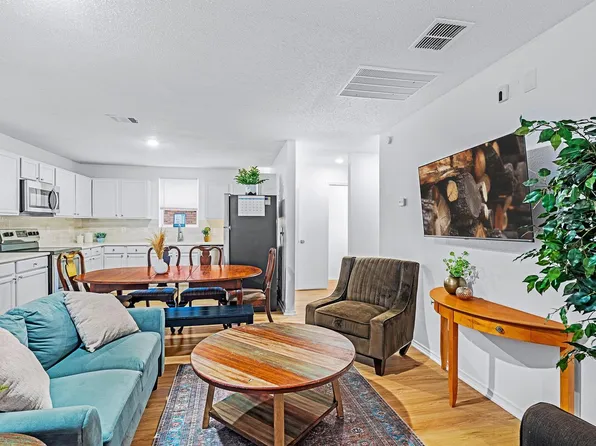 1504 Honey Bee Ln, Lancaster, TX 75134