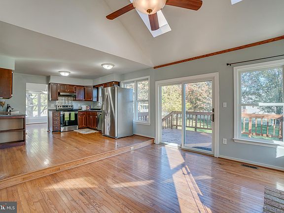 4th image of 130 Stevens Dr