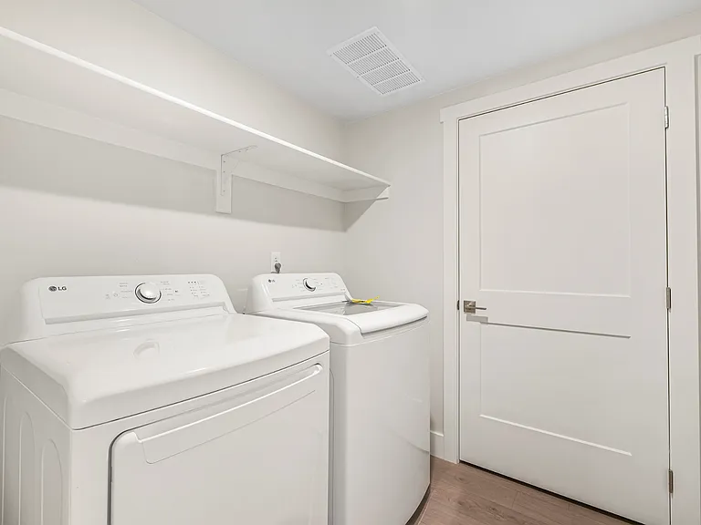 Lincoln Crossing Apts — Photo 11