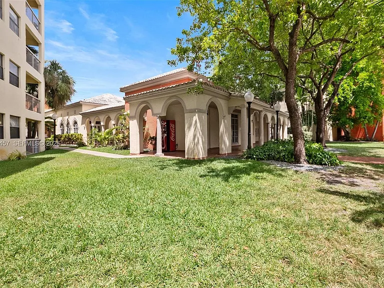 8373 Lake Dr #201 — Photo 40