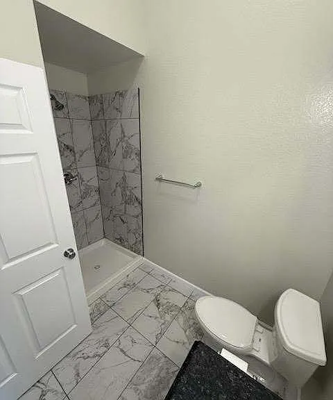 910 Broad St — Photo 19
