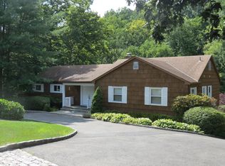 22 Cypress Point Dr, Purchase, NY 10577