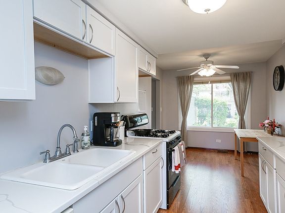 New cabinetry, hardware and quartz countertops!