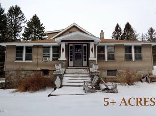 458 Rowland Rd, Greeley, PA 18425