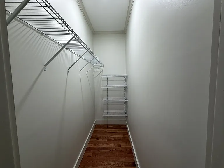 710 Carson St — Photo 15