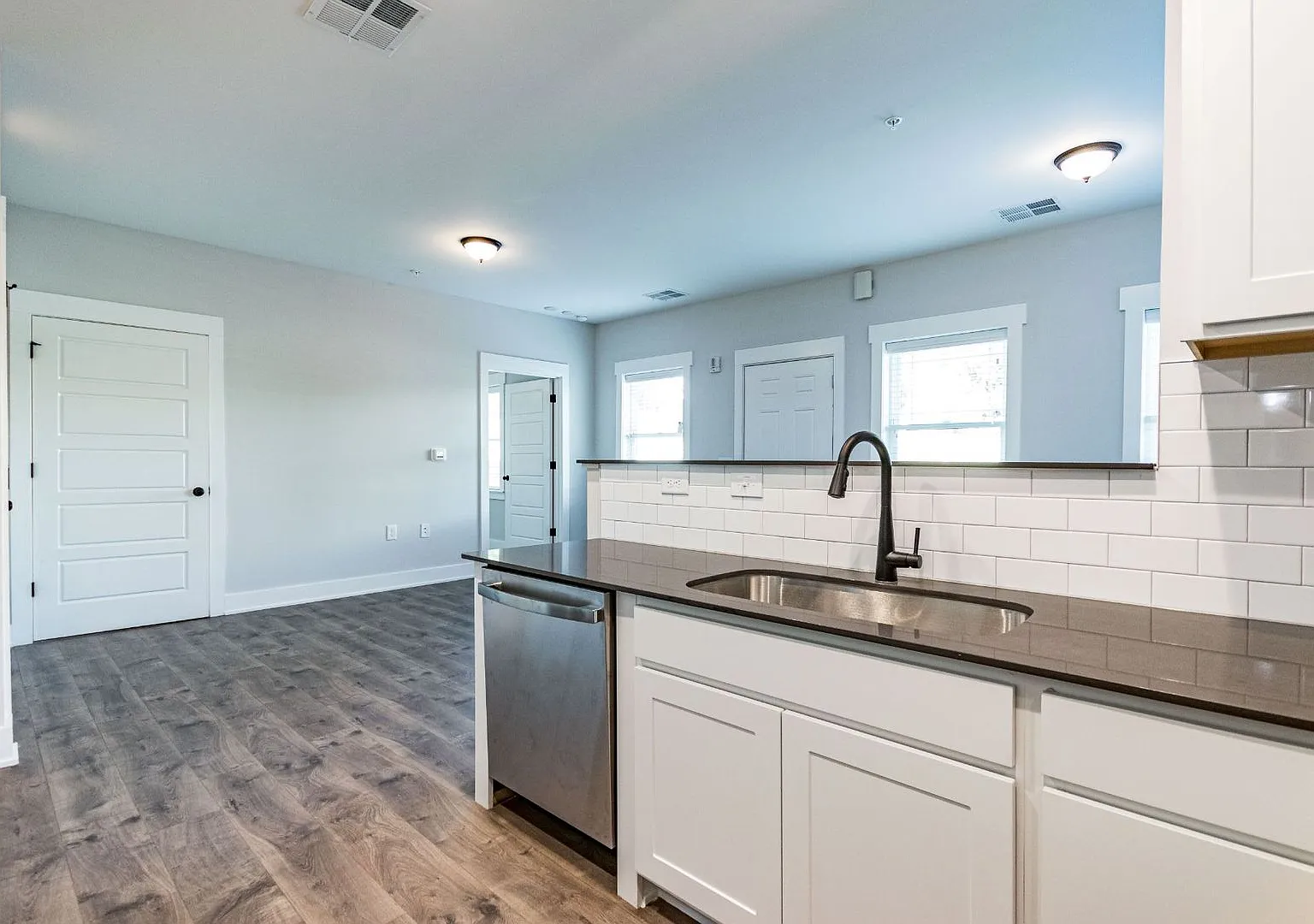 705 N O'Neil Street — Photo 3