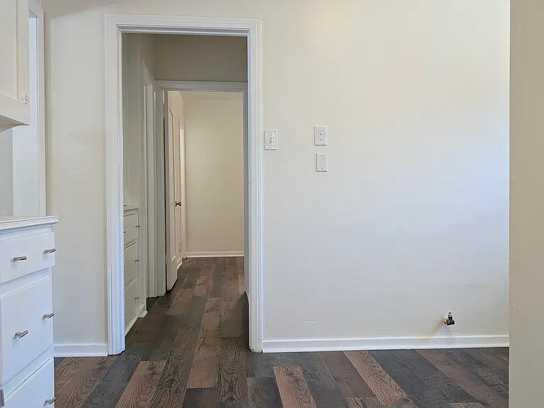 606 Milford St — Photo 3