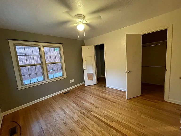 4414 N Harvey Pkwy #D — Photo 4