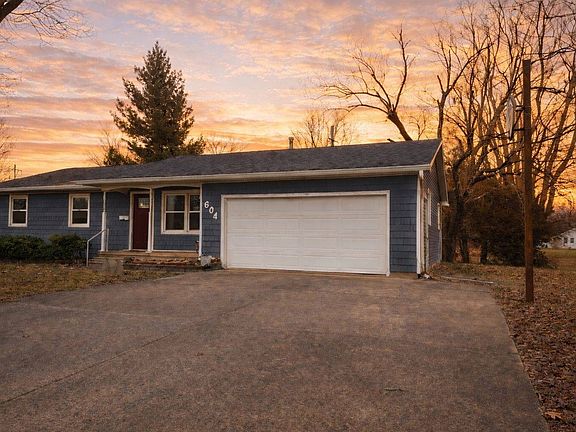 2nd image of 604 W Rustic St