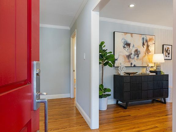 5th image of 601 Eucalyptus Ave