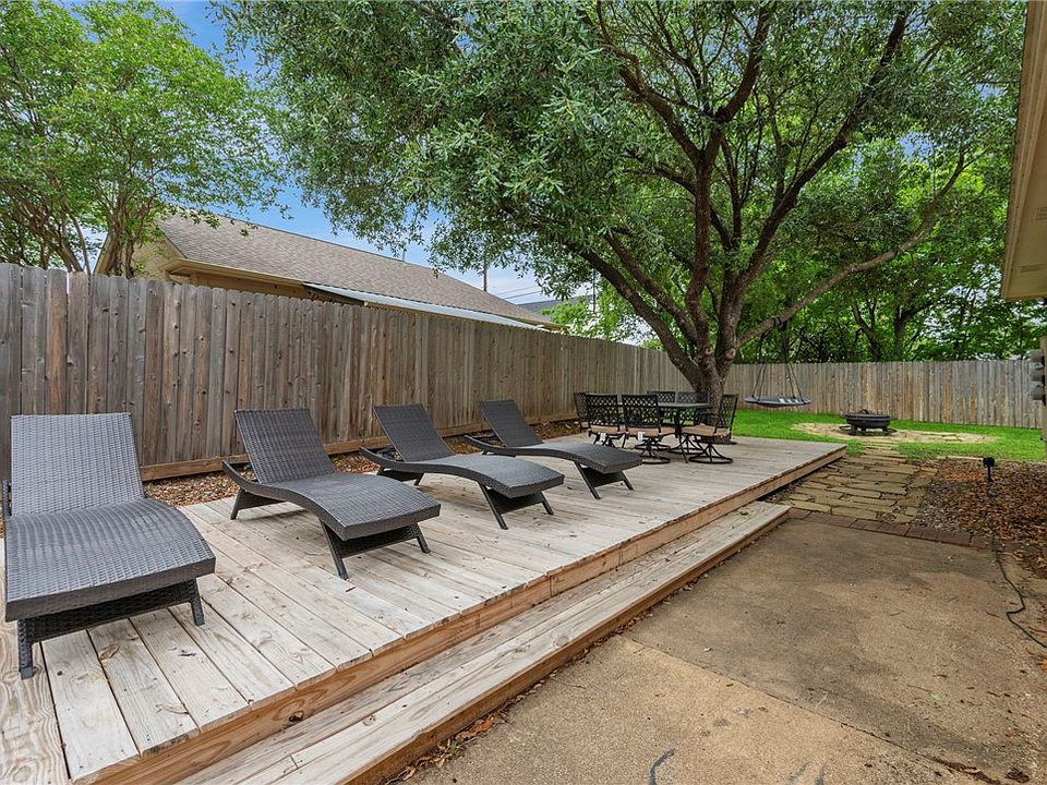 1st image of 613 Townplace Dr