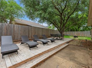 613 Townplace Dr, College Station, TX 77840