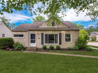 489 Kenilworth Rd, Bay Village, OH 44140