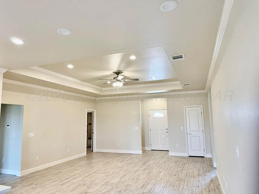 4 bed, 1830 sqft, $2,475 — Photo 3
