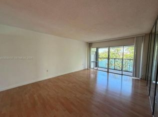 8775 Park Blvd APT 318, Miami, FL 33172