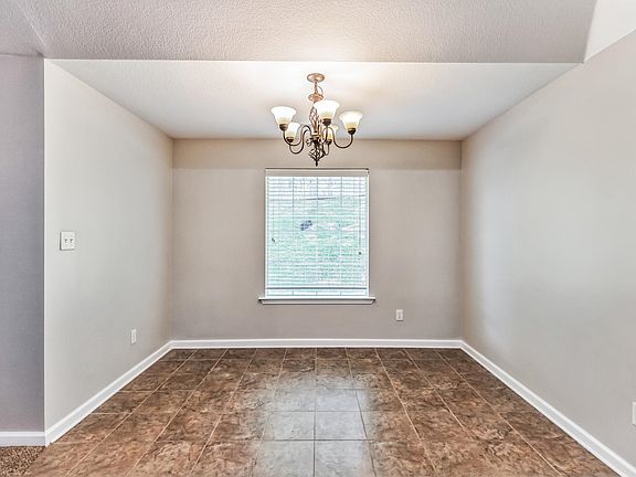 4th image of 10142 Hammersmith Ln