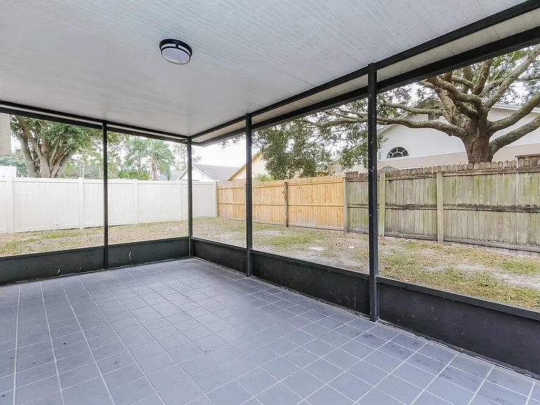 11305 Maybrook Ave — Photo 15