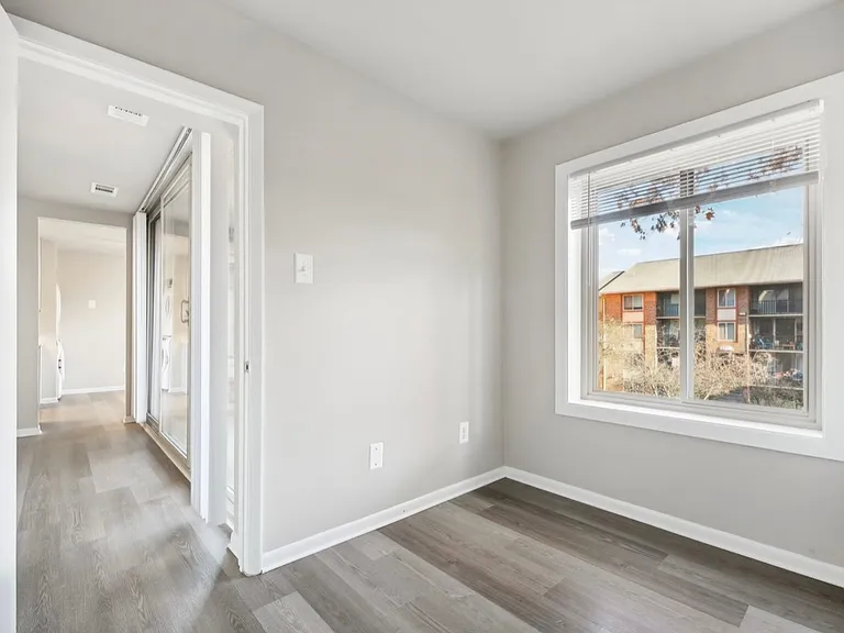 Potomac Garden Apartments — Photo 19