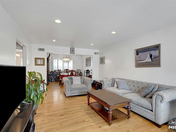 4th image of 1527 10th St