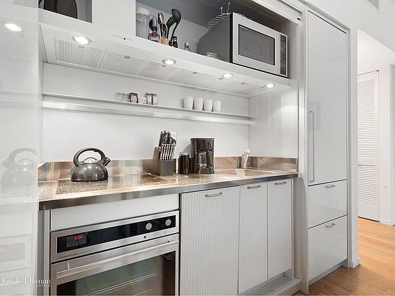 5th image of 18 W 48th St APT 11D