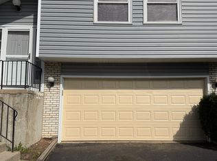 1990 Brookside Ln, Hoffman Estates, IL 60169