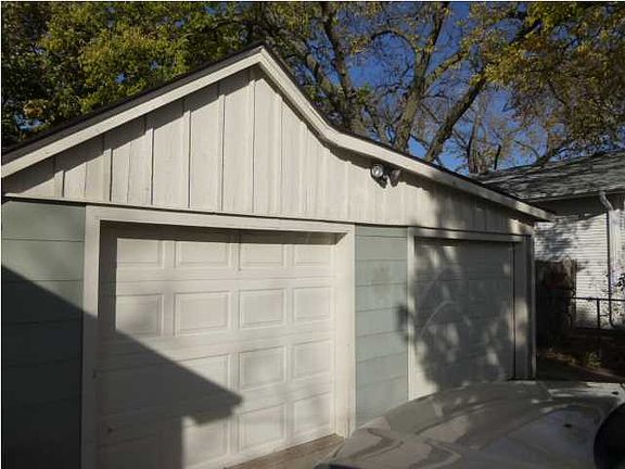 3rd image of 619 W 16th St