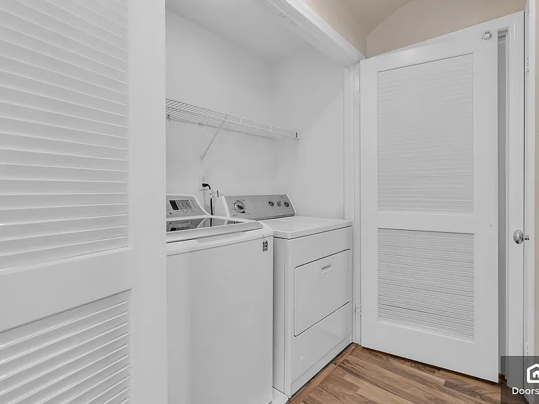 315 Bishop Dr — Photo 8