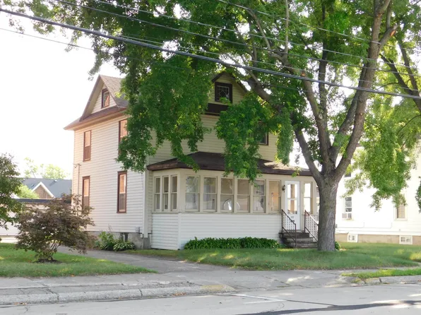 20 9th St, Clintonville, WI 54929