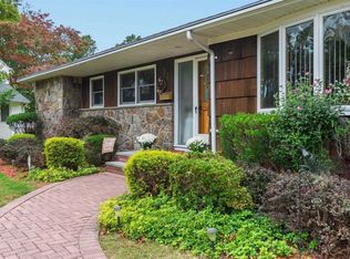 54 Bayview Ave, East Islip, NY 11730