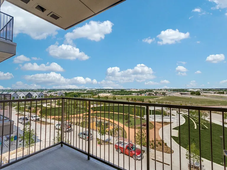 Crestview Heights — Photo 15