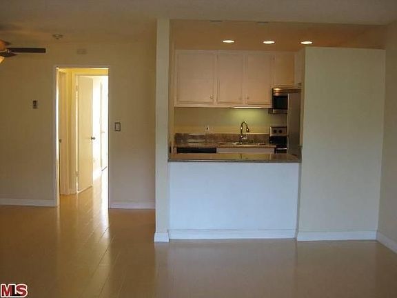 5th image of 906 Camino Real Unit 104