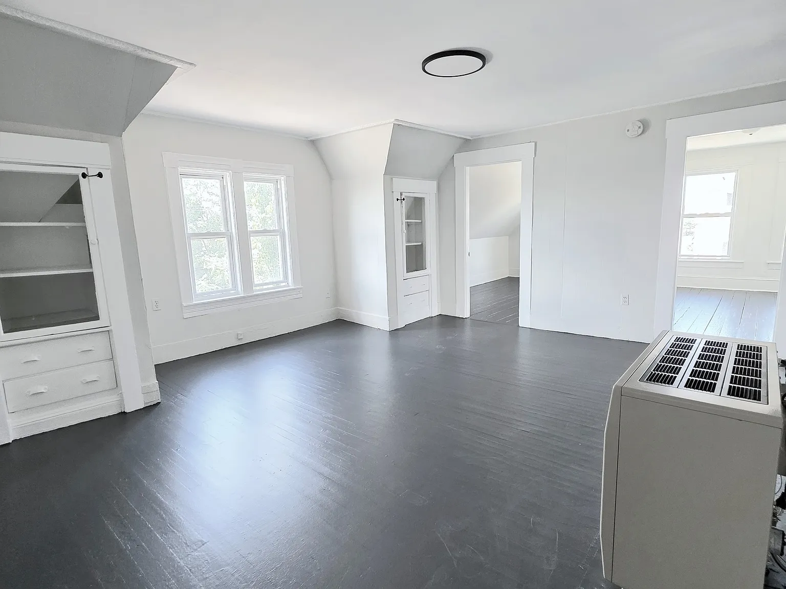 3 bed, 1250 sqft, $2,450 — Photo 3