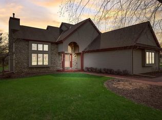 1330 Rivers Edge Ct, Oconomowoc, WI 53066