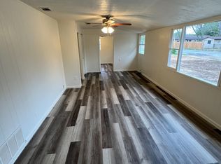 2912 Avenue I, Hondo, TX 78861