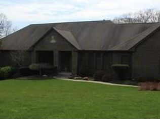 2091 Forest Edge Dr, Cuyahoga Falls, OH 44223
