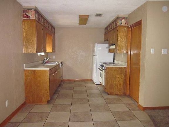 2nd image of 140 Benny Ave