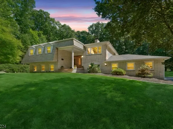 15 Sugar Hill Rd, Kinnelon Boro, NJ 07405