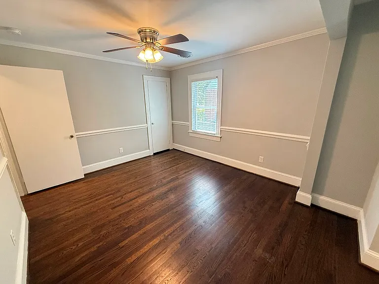 2403 E 4th St — Photo 32