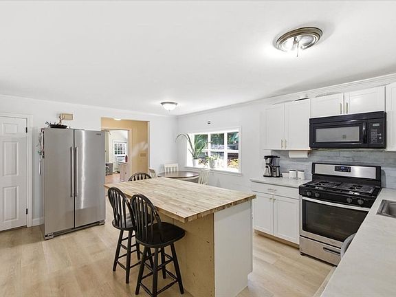 4th image of 42 Standish Ave