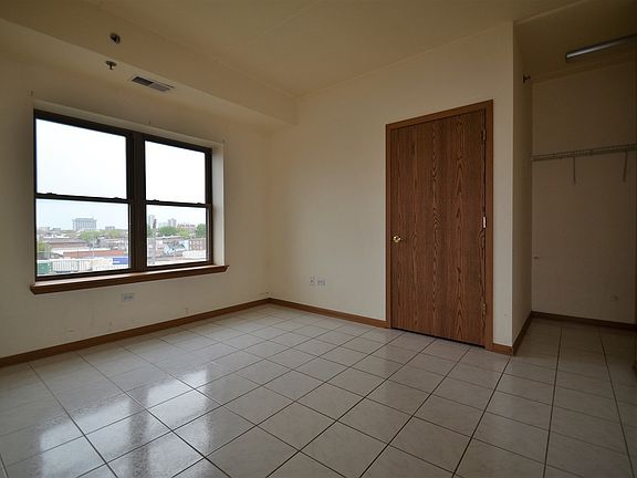 5th image of 2322 S Canal St Unit 611