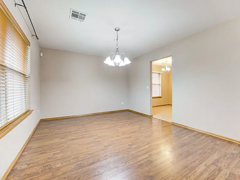 605 Eastview Dr — Photo 24