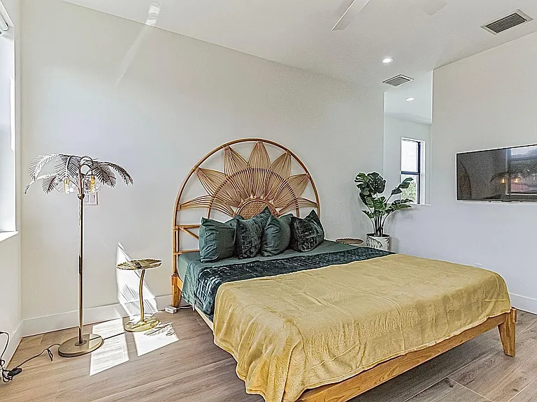 436 Monroe Dr #438 — Photo 12