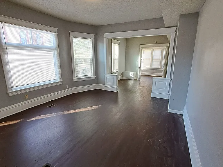 90 Winifred St W — Photo 33