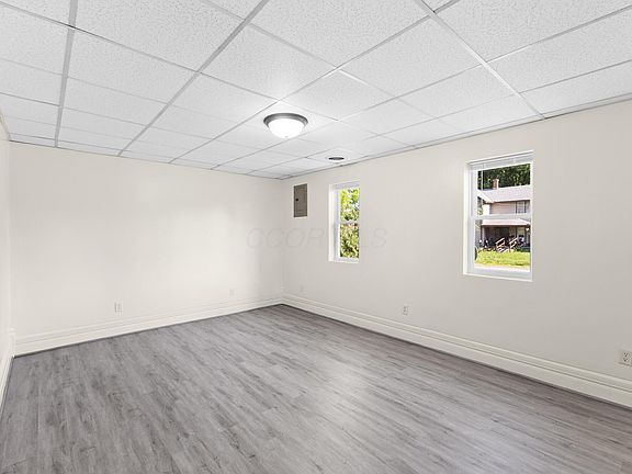 4th image of 563 Wood St