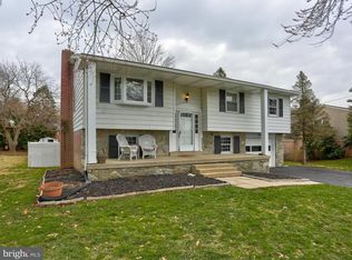 11 Fresh Meadow Dr, Lancaster, PA 17603