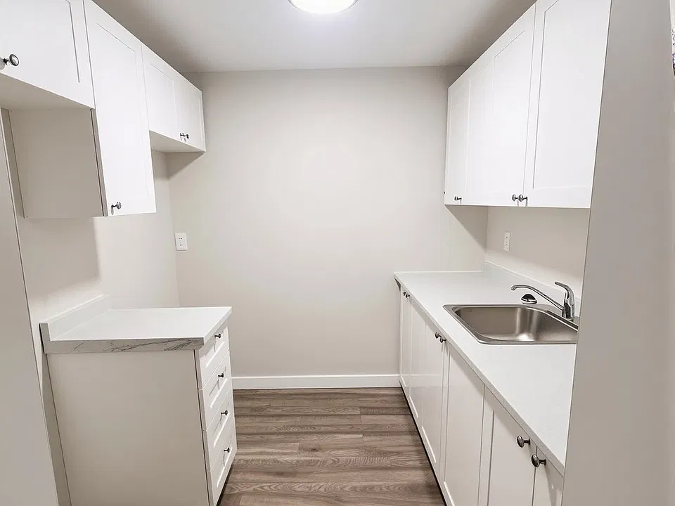 131 College Ave S #307