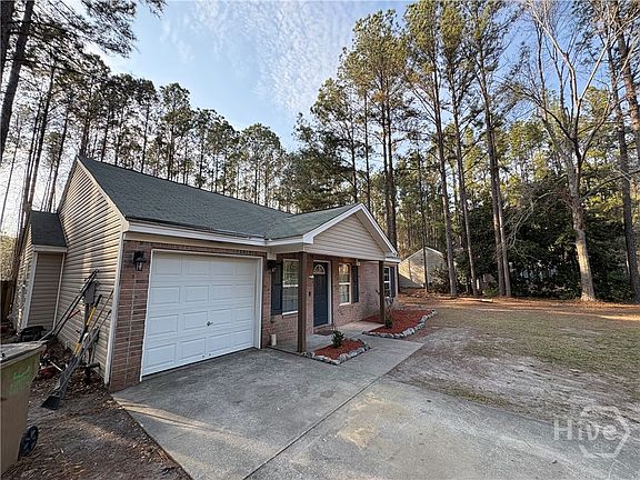 3rd image of 487 Shadowbrook Circle