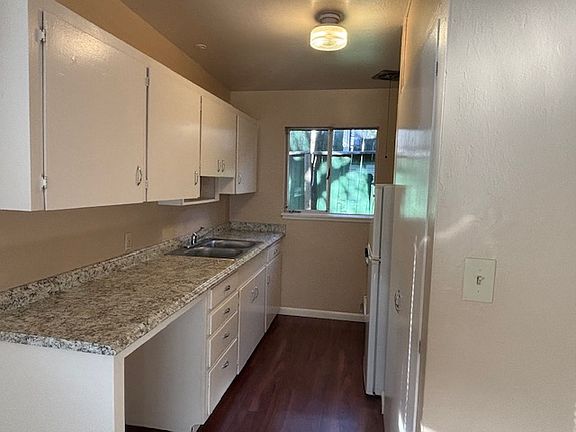 3rd image of 425 Finley St APT 5